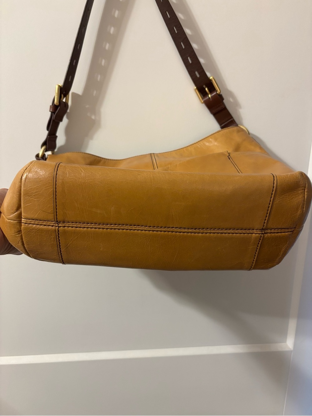 HOBO Leather Shoulder Bag in Tan with Dark Brown Strap - Picture 3 of 7
